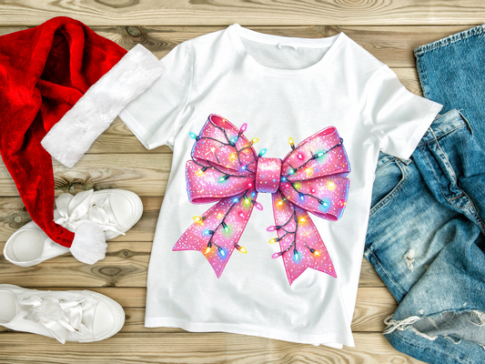 Camiseta navideña con lazo rosa