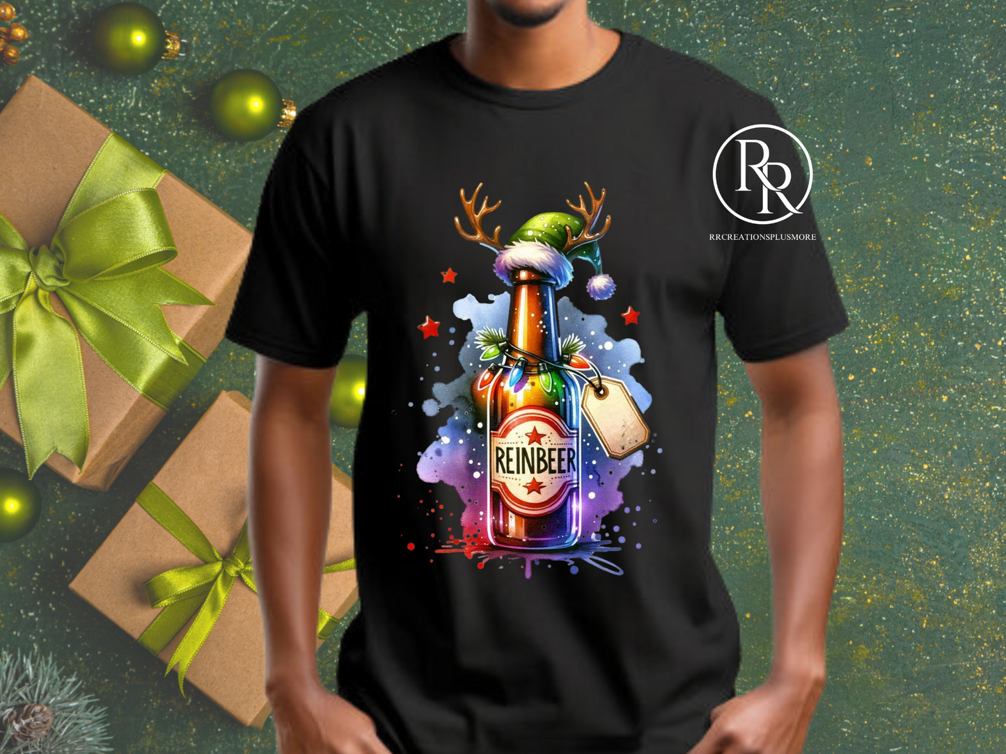 Camiseta navideña con renos coloridos