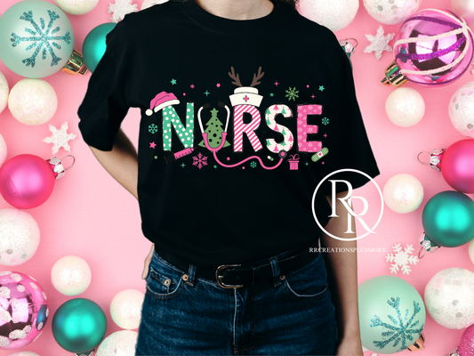 Camiseta navideña de enfermera rosa