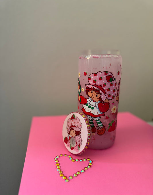 Vaso de cristal con forma de tarta de fresa