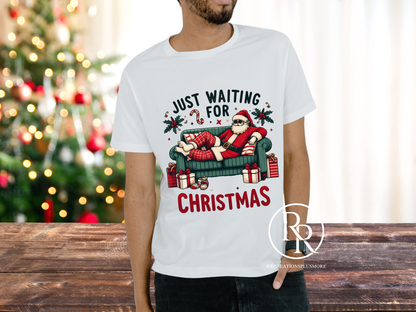 Camiseta "Solo esperando la Navidad"