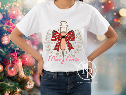 Camiseta navideña con texto en inglés "Merry Nurse"